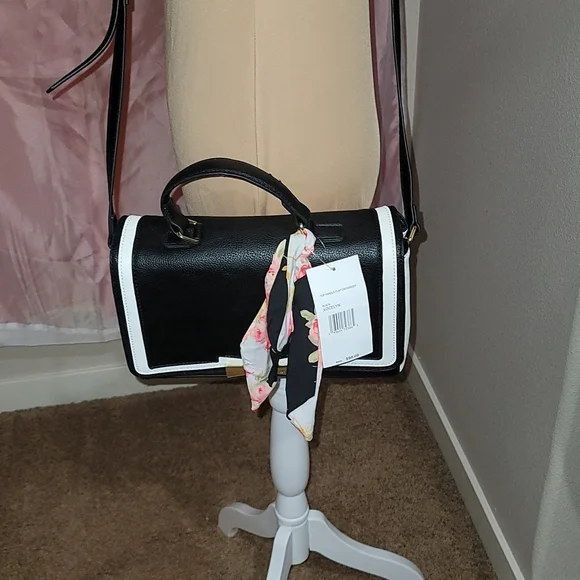 Bestsy Johnson Bag - Picture 5 of 8